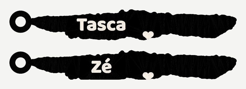 Dois chaveiros pretos com a forma da ilha e os nomes Tasca e Zé